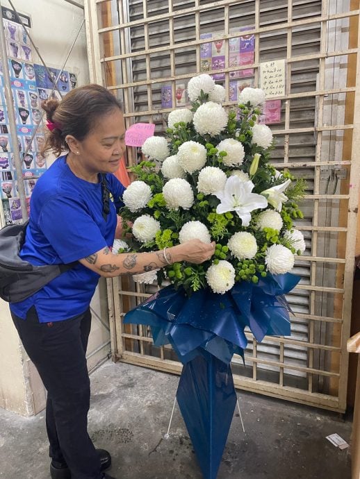 ★2月12日见报/巴刹职人5 | 怡中央公市花香满溢 梁丽君花艺巧手