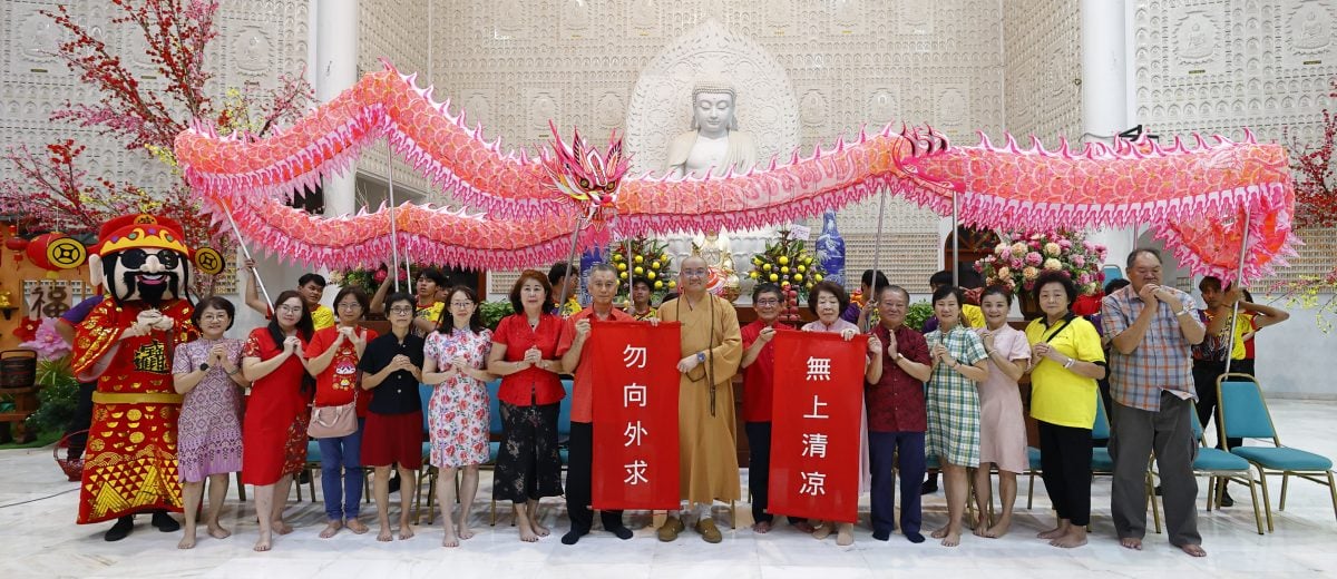 东:彭佛教会年初十龙狮大汇演,精彩演出全场掌声连连。