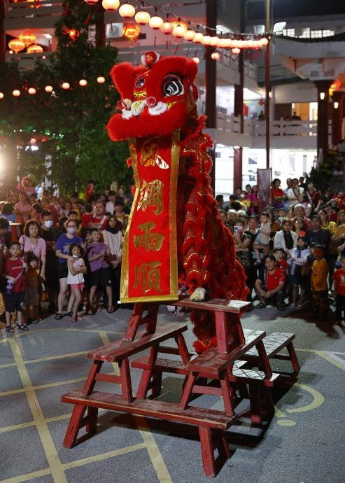东:彭佛教会年初十龙狮大汇演,精彩演出全场掌声连连。