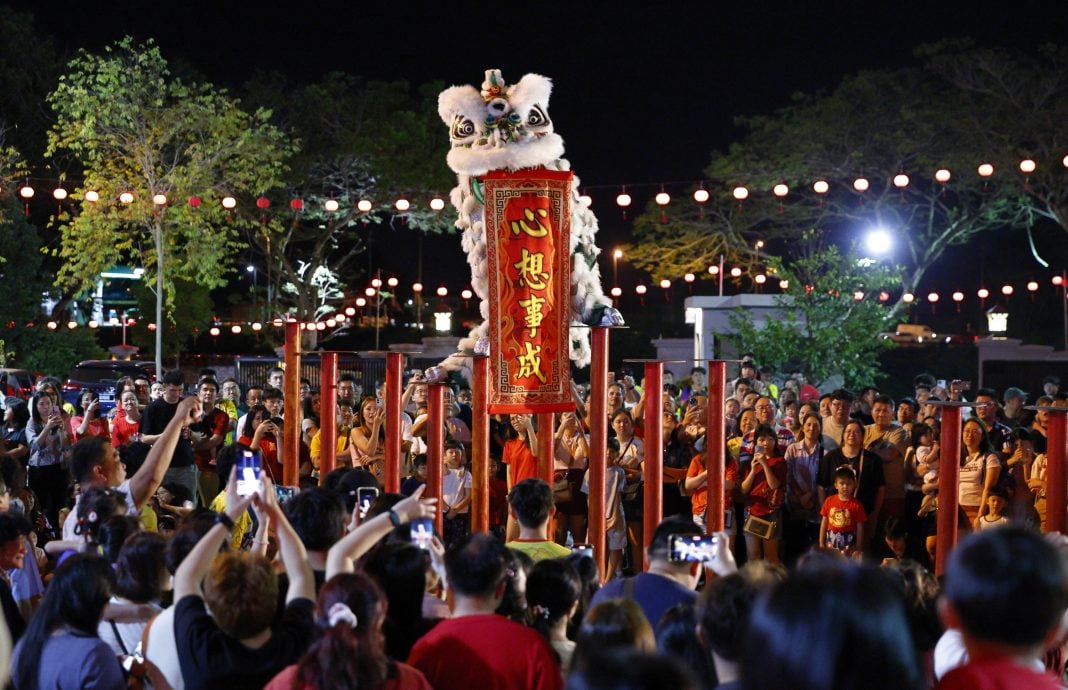 东:彭佛教会年初十龙狮大汇演,精彩演出全场掌声连连。