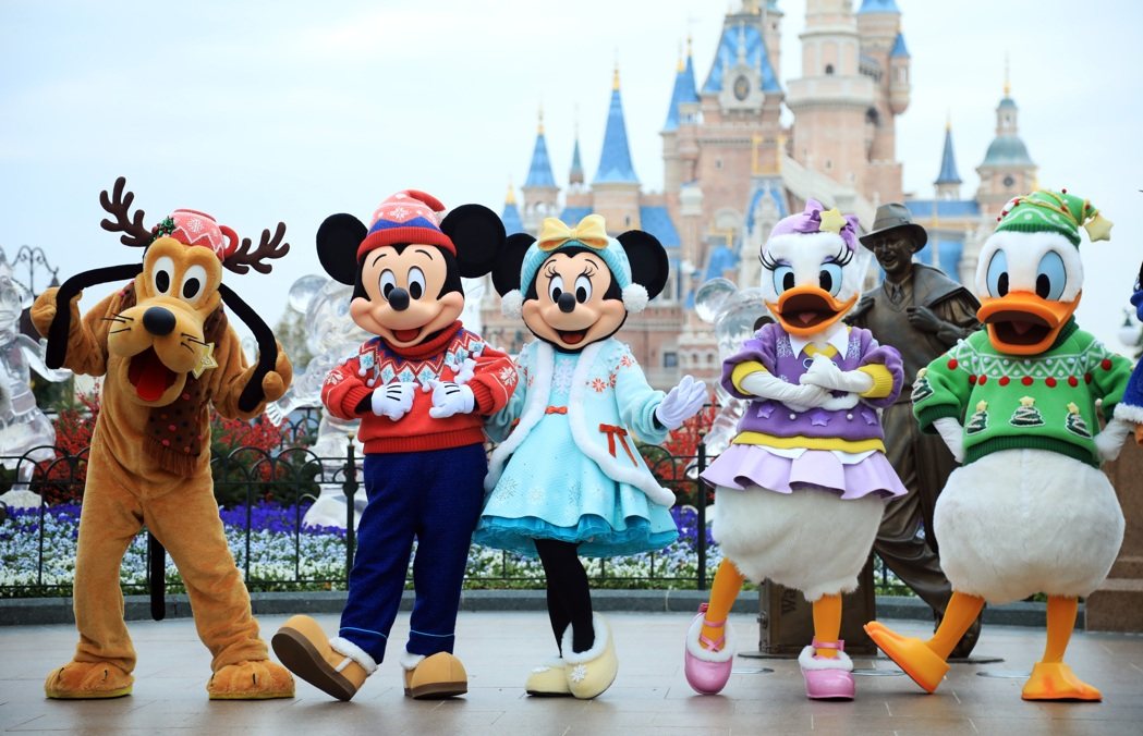 中国年轻人改去游乐园念书当自习室 称能平衡学习压力