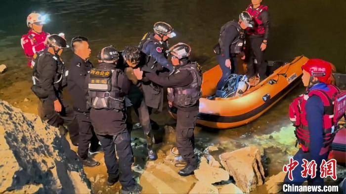中首例洞穴潜水救援成功 69小时救出2人