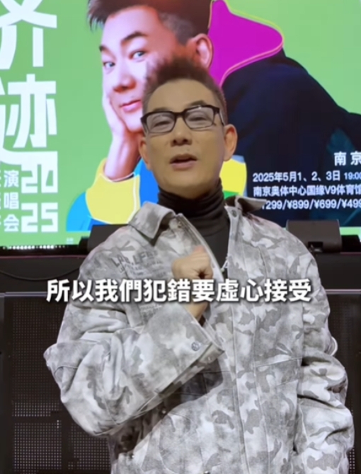 任贤齐骑车违规领罚单 被黑衣人围堵画面曝光