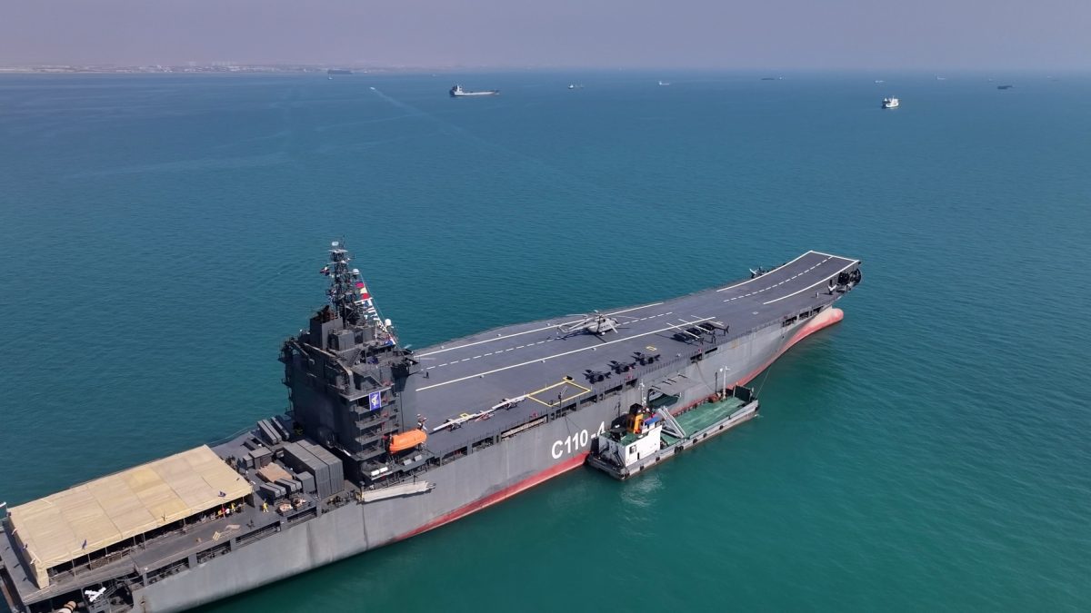 伊朗革命卫队接收首艘本土研发无人机航母