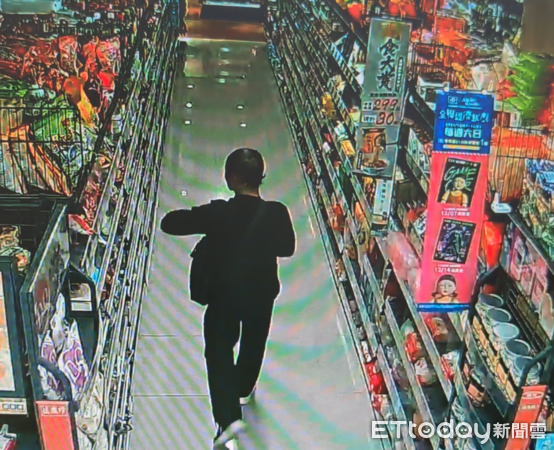 供星洲网:七旬男马克笔涂黑秃顶进超市 偷6令吉偷火锅料被捕