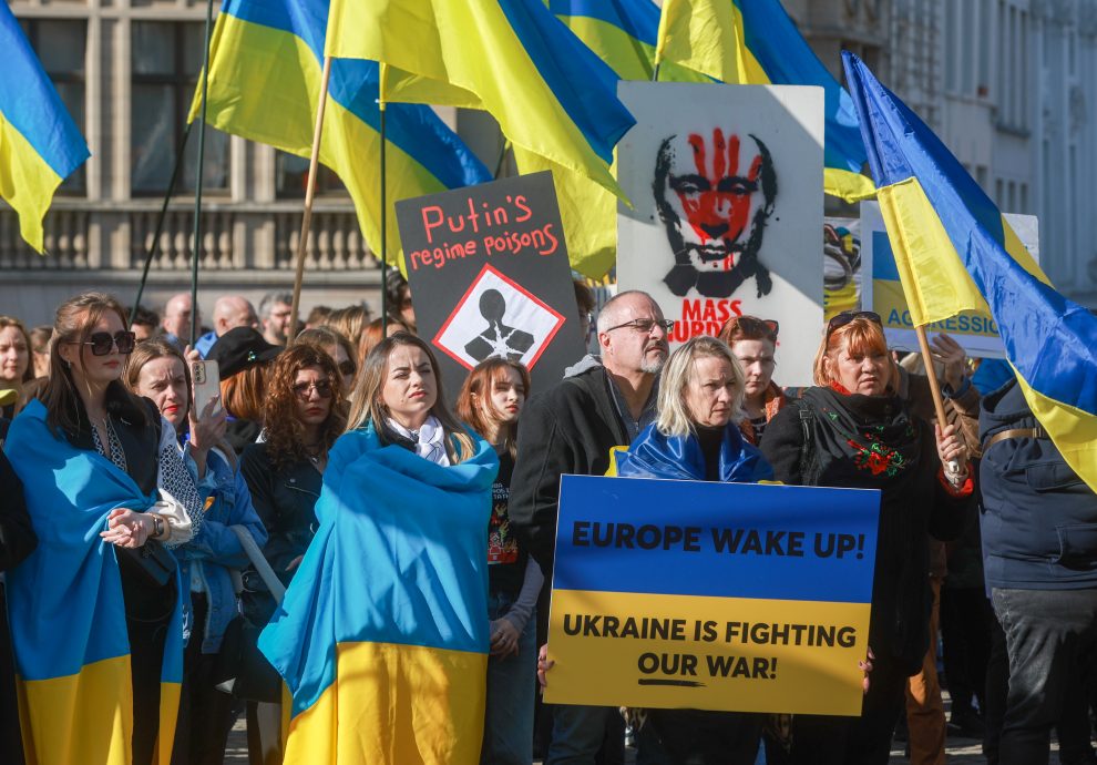 俄乌战争3周年 布鲁塞尔挺乌集会拒绝羞辱式和平
