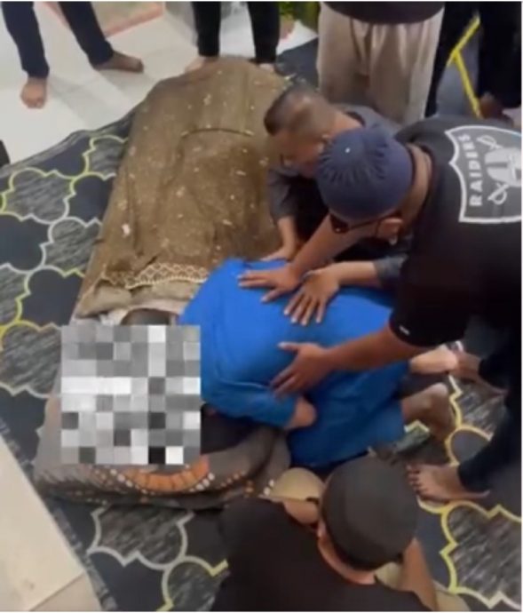 儿子服刑中痛失父亲 戴镣奔丧跪地痛哭送最后一吻