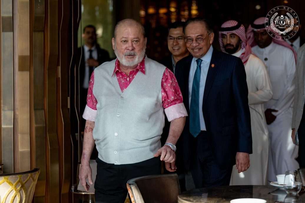 元首完成治疗 安华赴巴林送暖