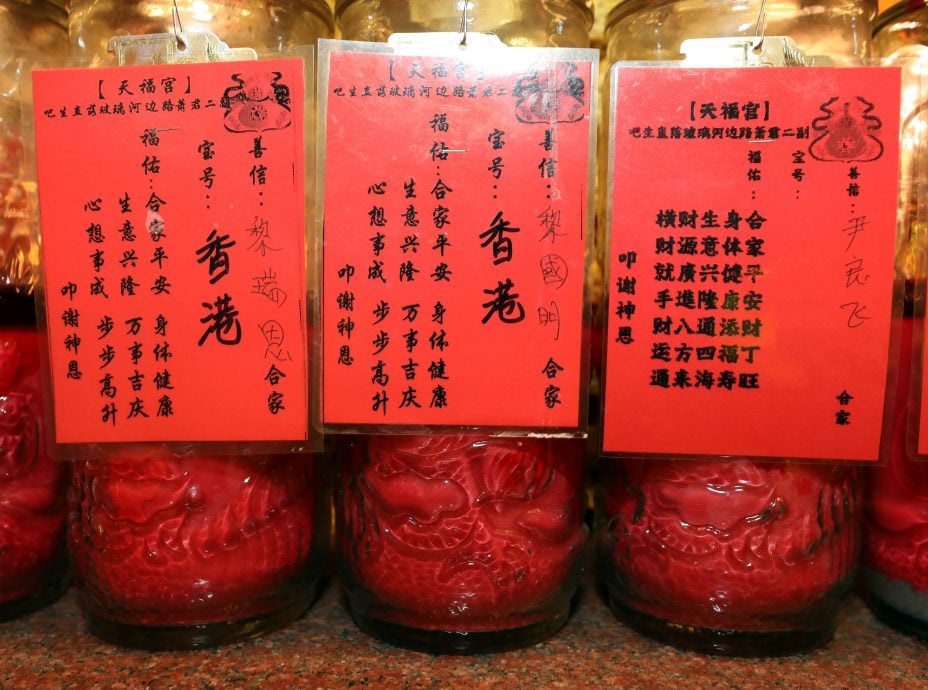 刘德华化名“刘亚荣”赞助巴生蛇庙为永久炉主