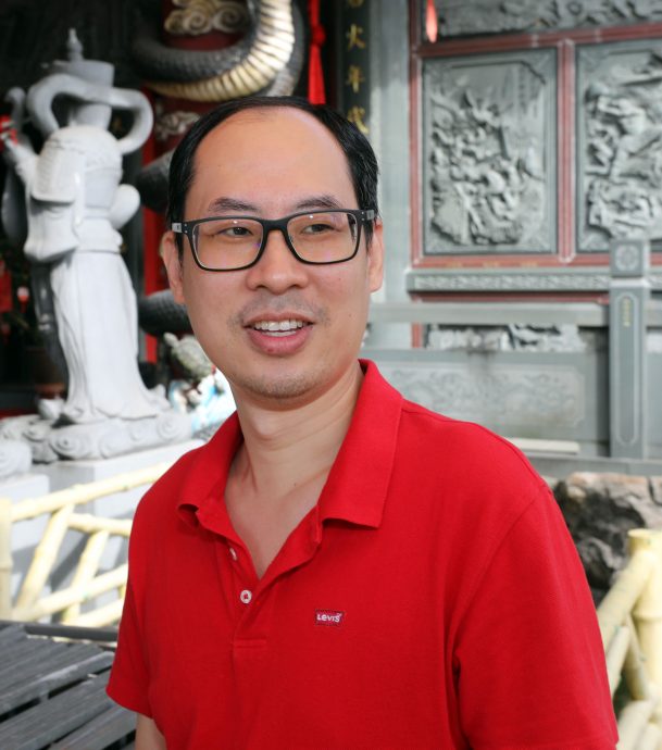 刘德华化名“刘亚荣”赞助巴生蛇庙为永久炉主