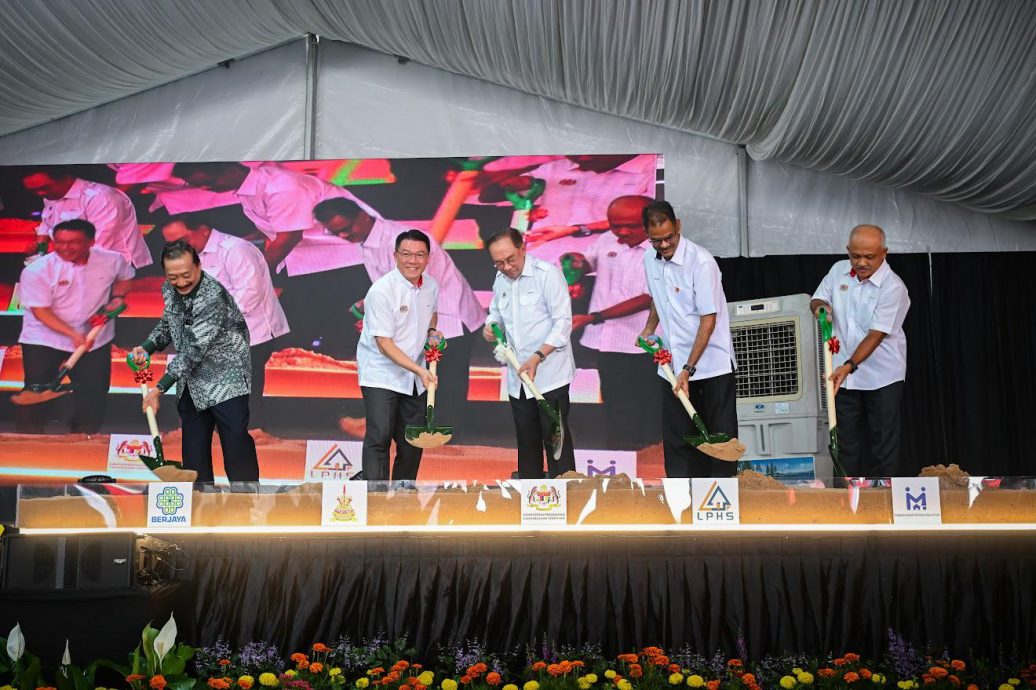 安华抨击曾当权领袖不解决问题,如今反倒不断批评和煽动人民