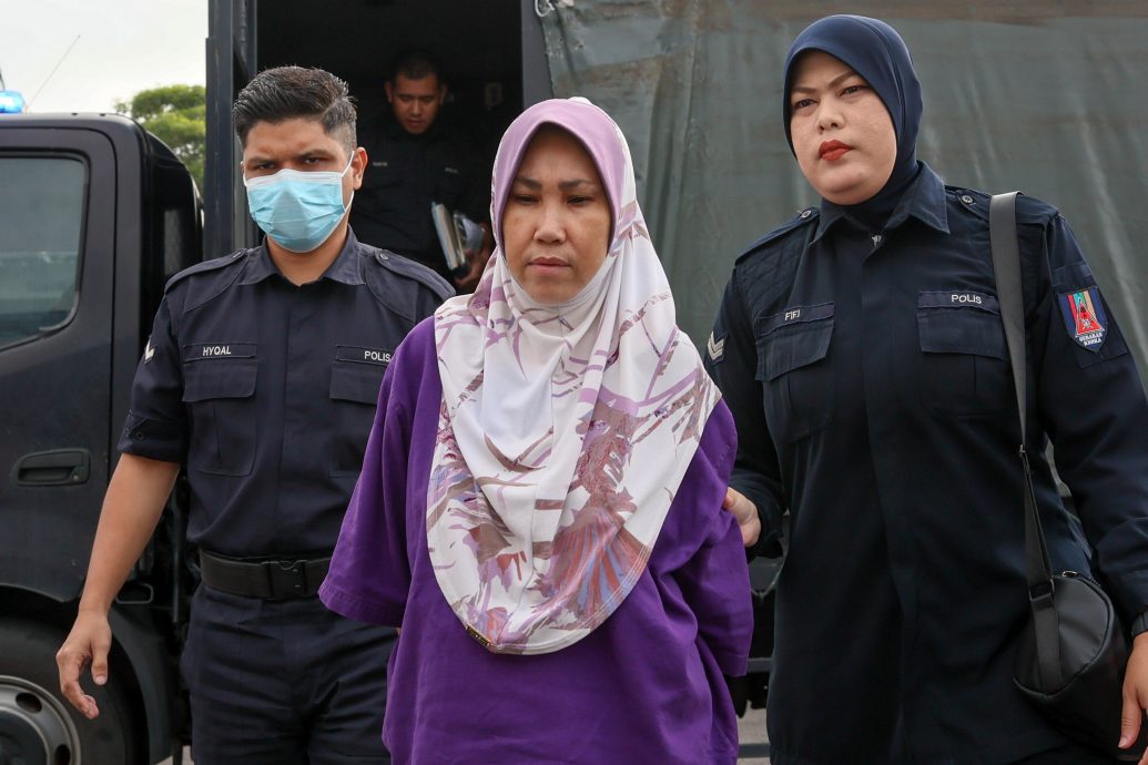 全国：龙运一名女司机去年开车猛撞大学生，导致3死1伤，肇事女司机以谋杀罪名被提控，推事今日将此案移交到瓜拉登嘉楼高庭审理。 