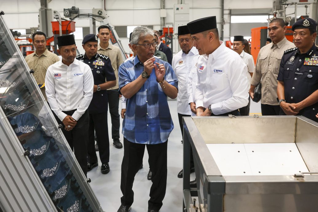 苏丹主持弹药工厂开幕