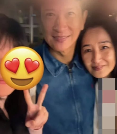 关咏荷张家辉游南丫岛 小鸟依人甜蜜放闪