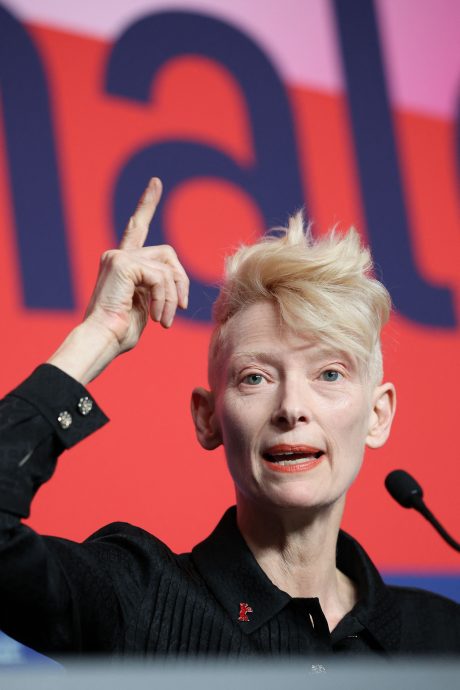 刚获柏林影展终身成就奖 蒂达史云顿宣布暂息影