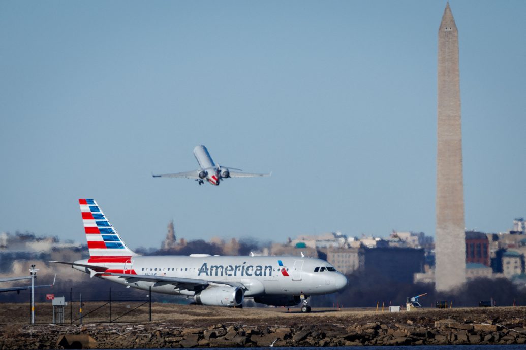 华府空难)陆军公布第3名士兵名字 数据显示直升机或飞得太高