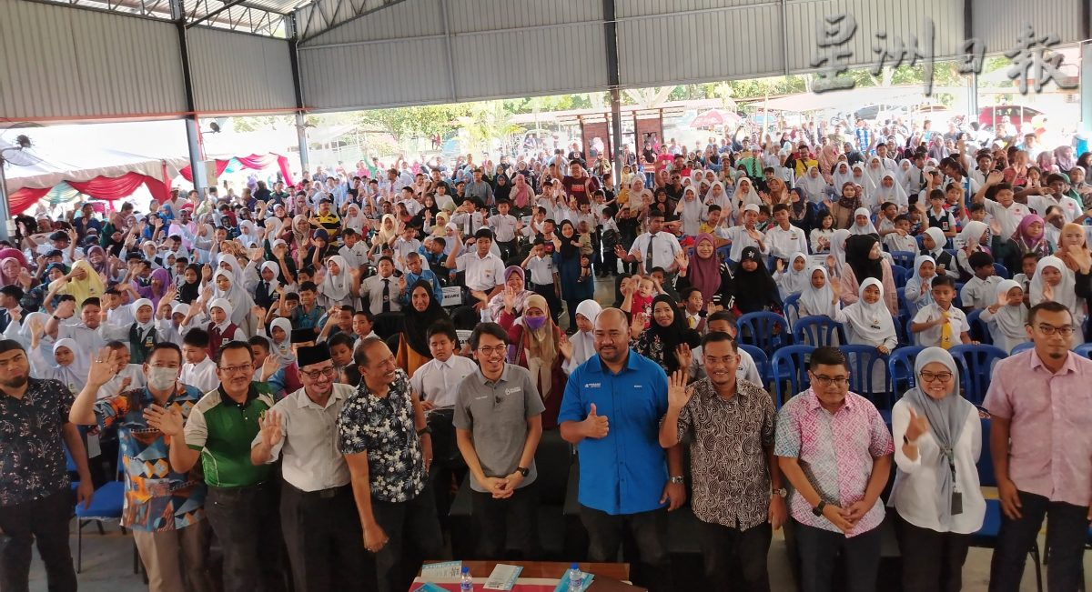 卡米尔:安华无法跟美国总统通电 并非要事