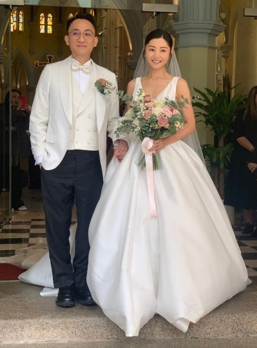 卫诗雅今日忍泪出嫁　爸爸披头纱表现不舍