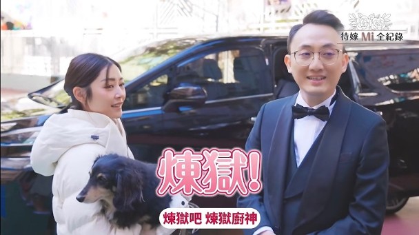 卫诗雅晒婚照花絮 吐槽“谁发明拍的”