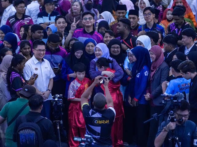 吉隆坡冼都华小鼓队展现多元和谐 引教长关注