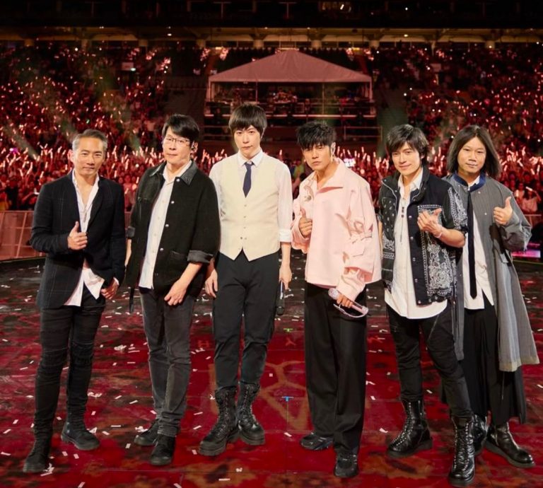 周杰伦澳洲助阵五月天 竟问：地洞在哪？