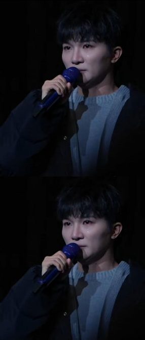 周深高烧40度失声 伦敦个唱临时喊卡泪崩道歉