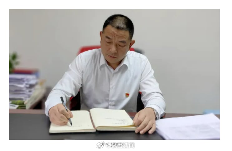 四川两父子官员同日落马 父亲已退休近15年