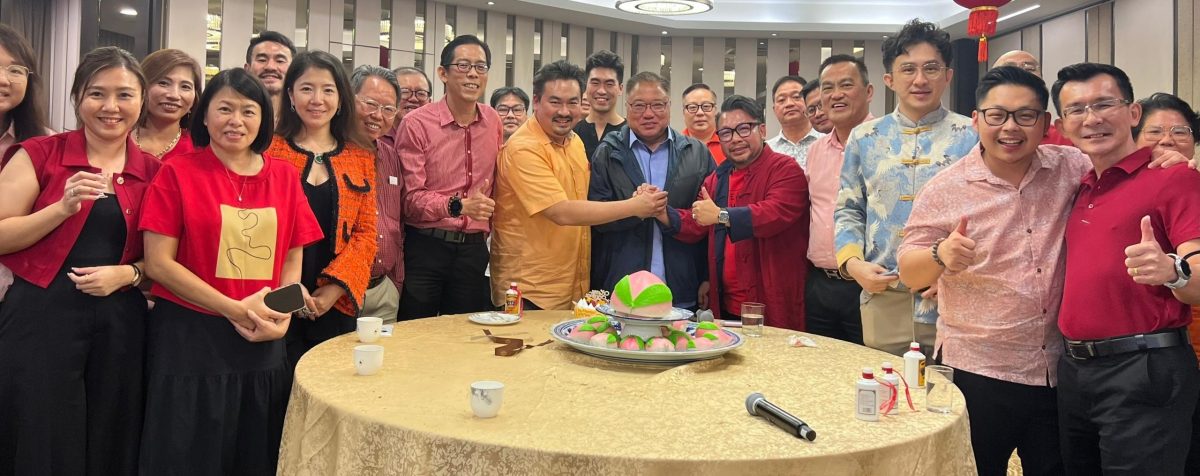 图与文:蔡林龙设宴与中文媒体庆新年