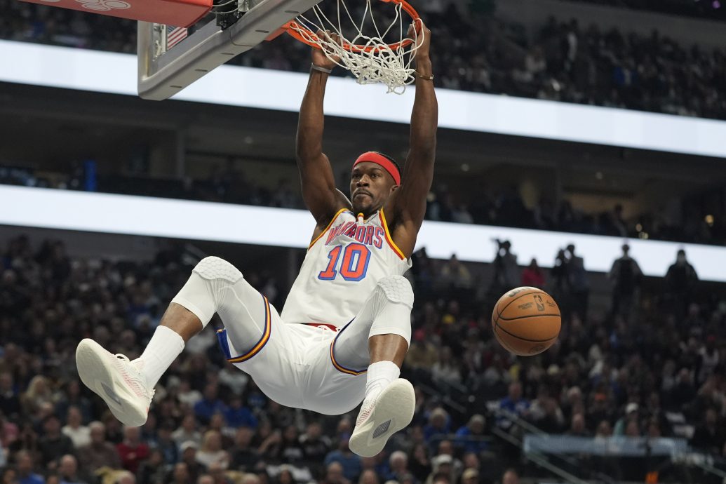 场上斗得激烈忍不住 巴特勒疑拉屎在裤上