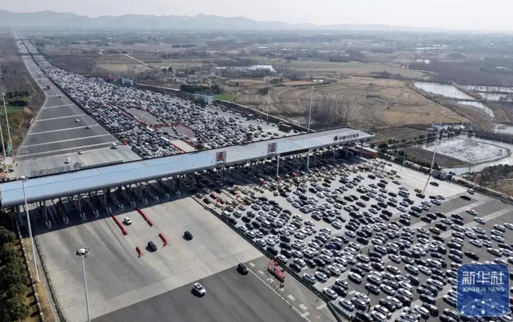 坐麻了！ 中国迎春节回程高峰 网友：18小车程练成铁屁股