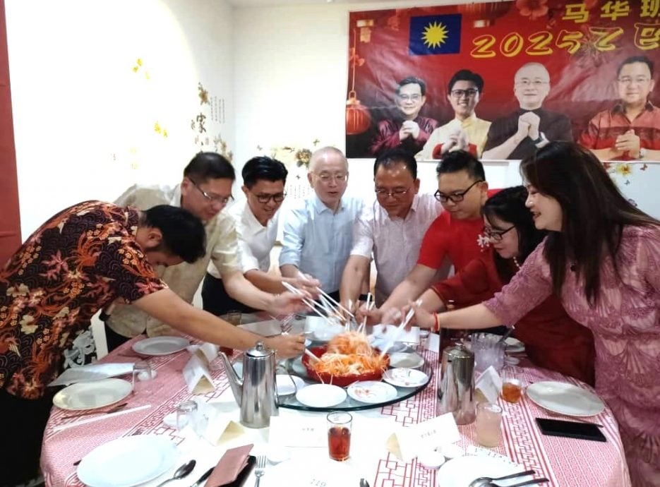 大都会/早报头/梁国伟,班丹中华华小仍需要两三百万令吉来完善软体设备