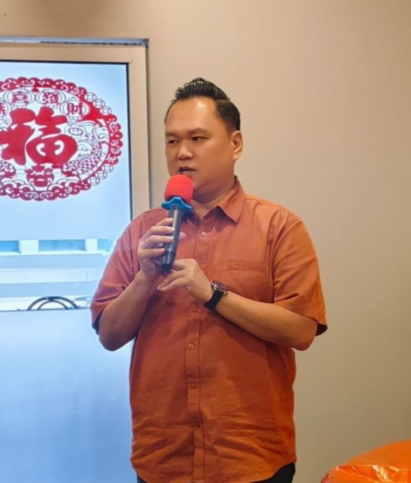 大都会:陈运鸿拜票,求马华东山再起/3图