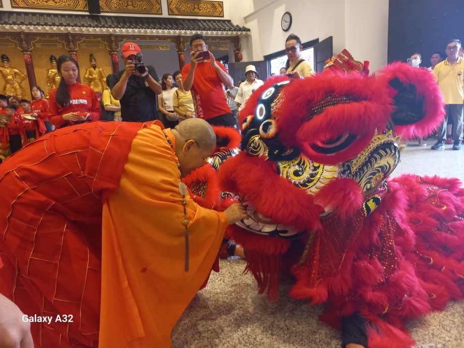 琉璃山药师佛寺幼狮团出山贺年