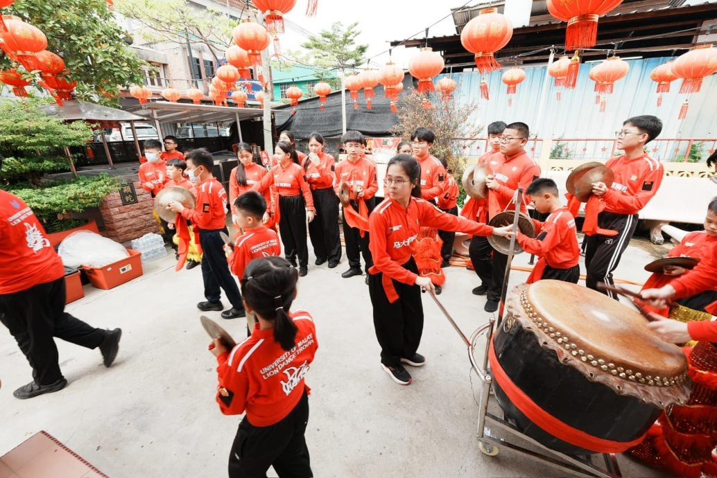 琉璃山药师佛寺幼狮团出山贺年