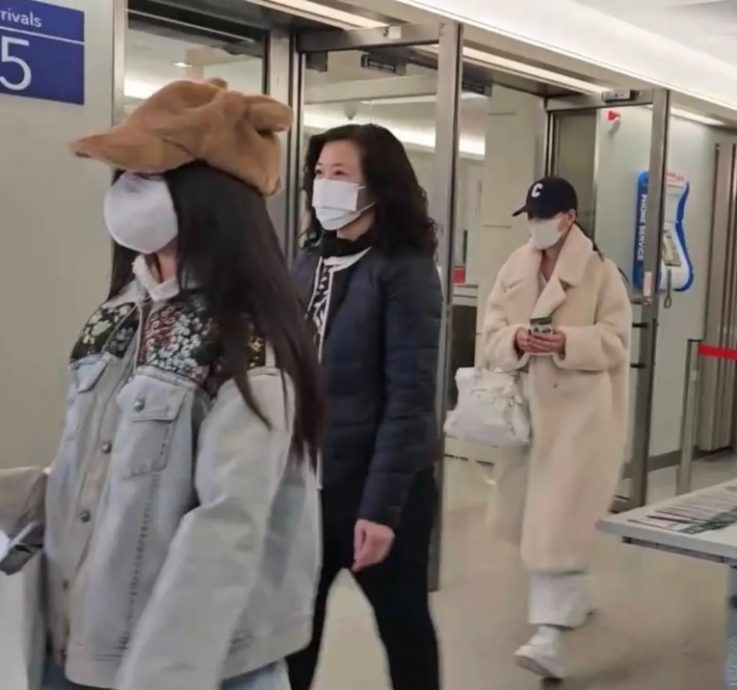 大S猝逝｜小S女儿提早返台全程低头 汪小菲泪眼求多说大S好话