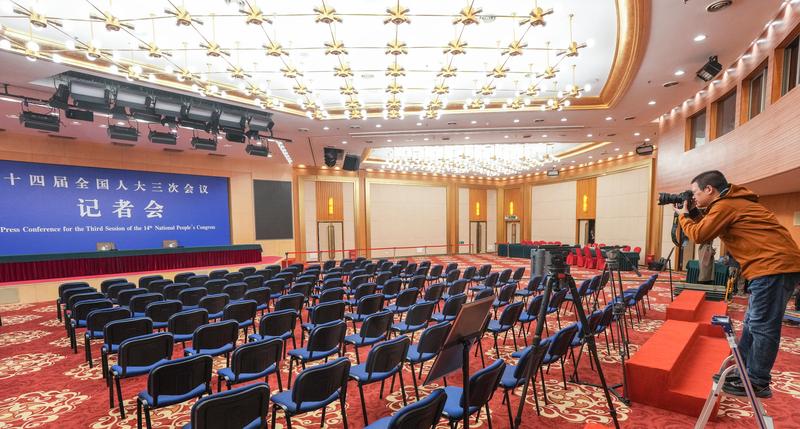 天下事主文)「两会」2025︱政治局开会讨论《政府工作报告》 要求稳住楼市股市