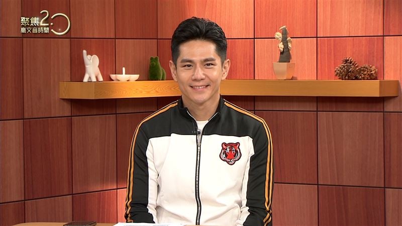 女儿吃葡萄噎到无法呼吸 祖雄靠哈姆立克法抢救