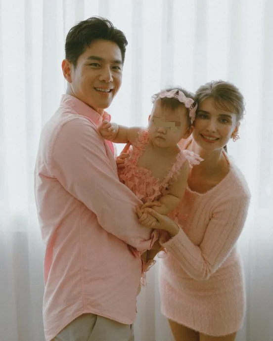 女儿吃葡萄噎到无法呼吸 祖雄靠哈姆立克法抢救