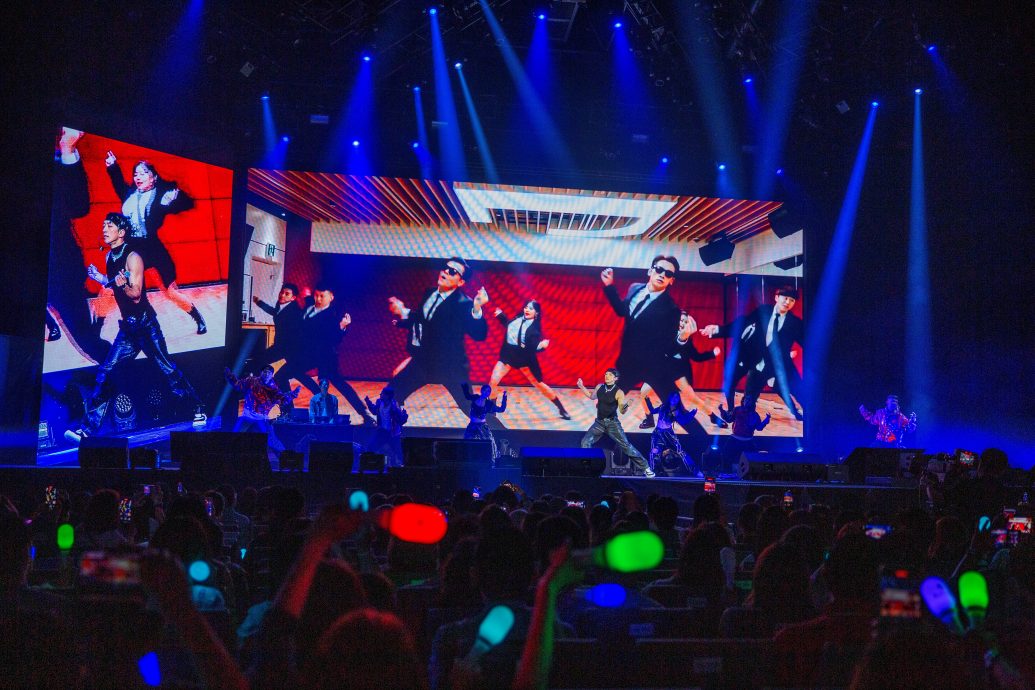 嫌粉丝应援不够给力 Rain“威胁”结束演出