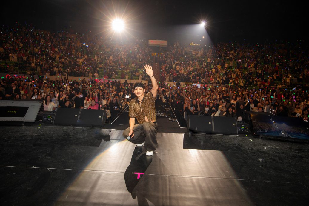 嫌粉丝应援不够给力 Rain“威胁”结束演出