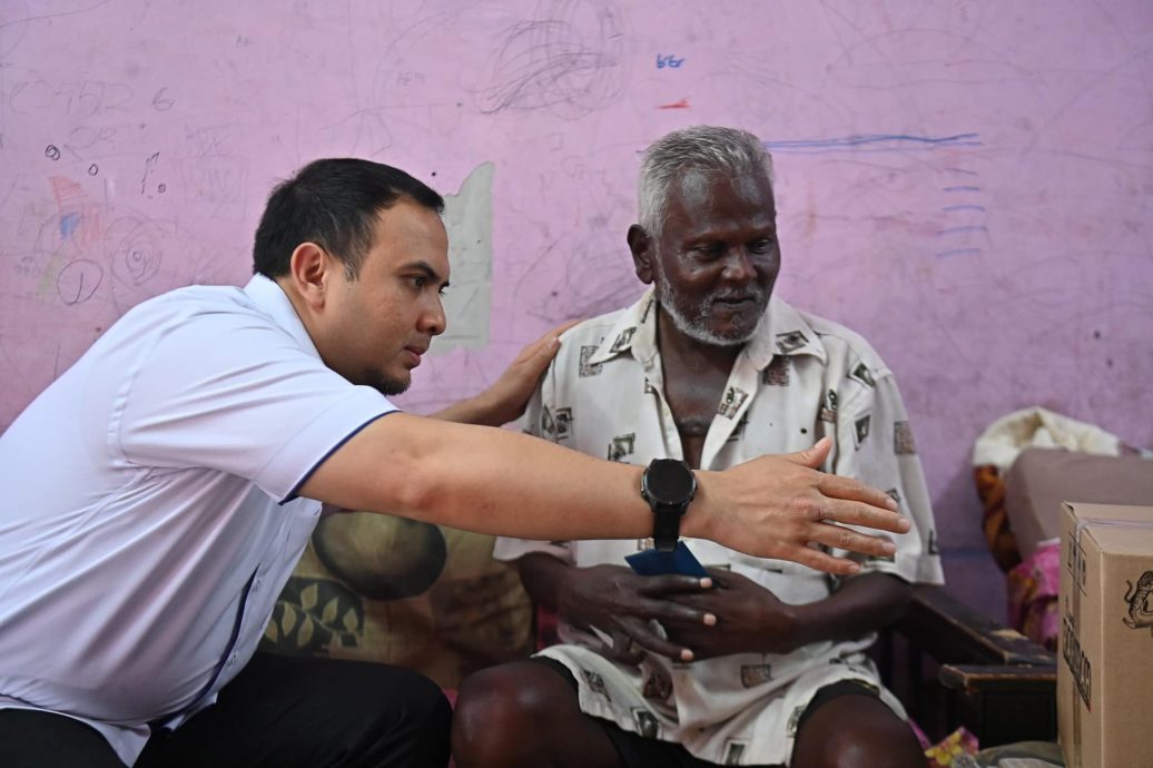 安华政治秘书代表安华捐赠