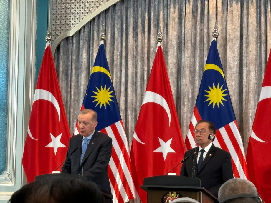 安华:马土扩大贸易合作 盼双边贸易额突破百亿