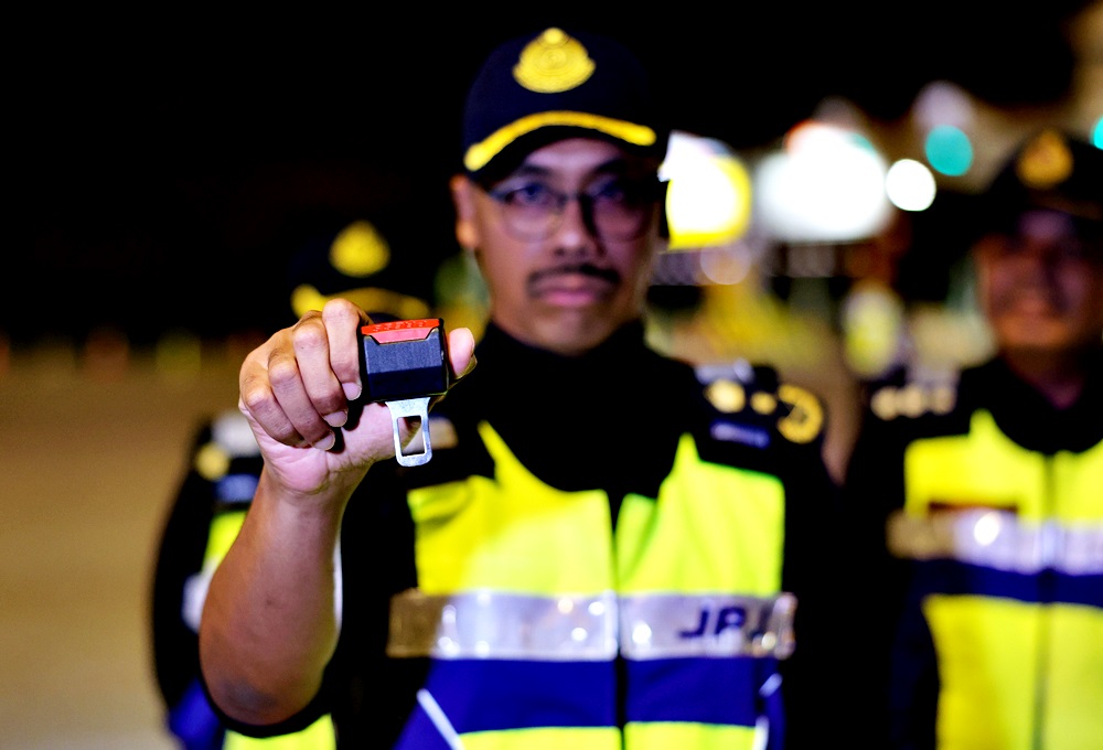 封面主文 商禁售“假安全带扣” //