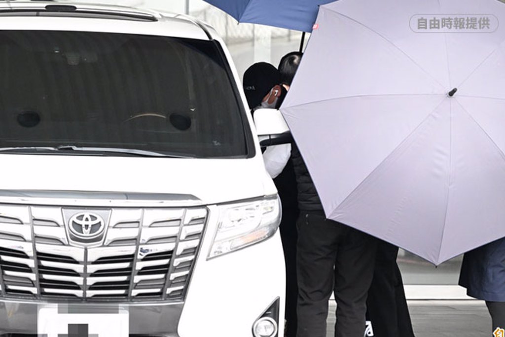 小S终日以泪洗面精神状况堪忧 大S骨灰永久放家中原因曝