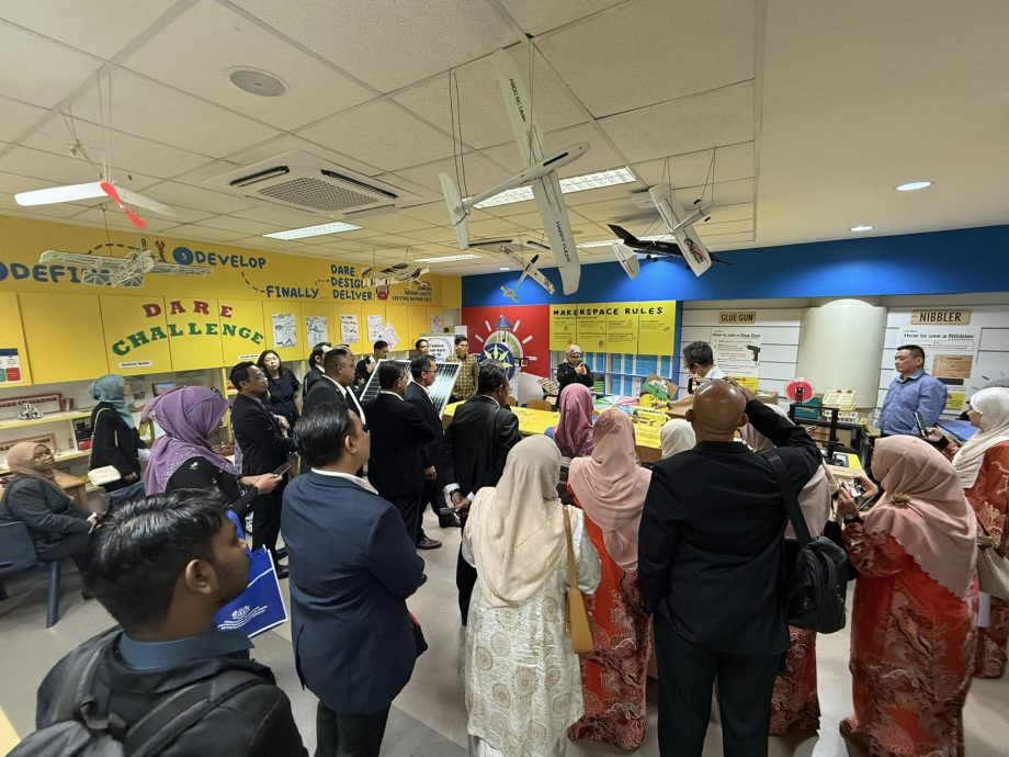 *已签发* 全国：为柔佛民族学校试点计划做准备，阿兹南：教育团往队狮城取经