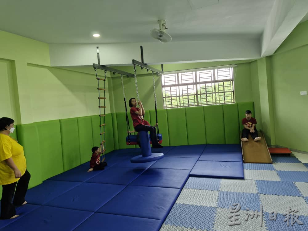 已签发 柔:关爱特殊教育中心感统教室 助30学员炼肢体协调能力