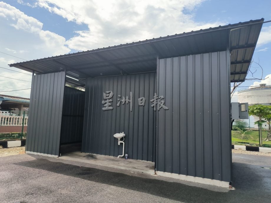 *已签发* 柔:封面:不敌时代发展巨轮,古来21哩华人小贩中心正式拆除