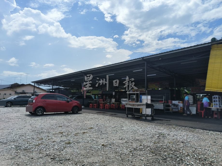 *已签发* 柔:封面:不敌时代发展巨轮,古来21哩华人小贩中心正式拆除