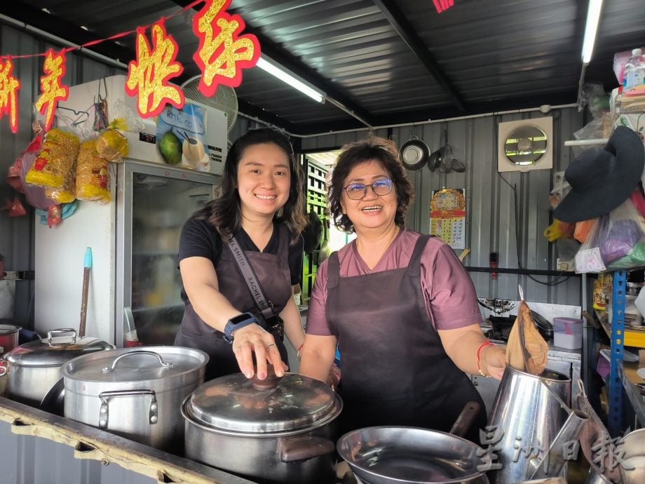 *已签发* 柔:封面:不敌时代发展巨轮,古来21哩华人小贩中心正式拆除