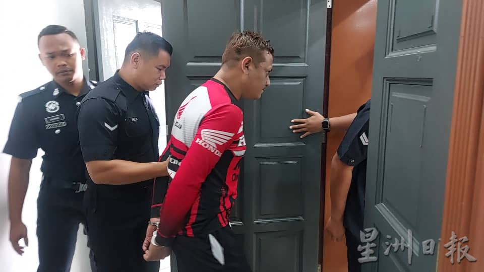 *已签发* 柔:居銮市区警追匪案,被告被控3罪或面对死刑